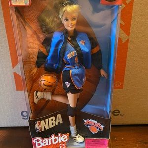Mattel Barbie 1998 Unopened NY Knicks NBA